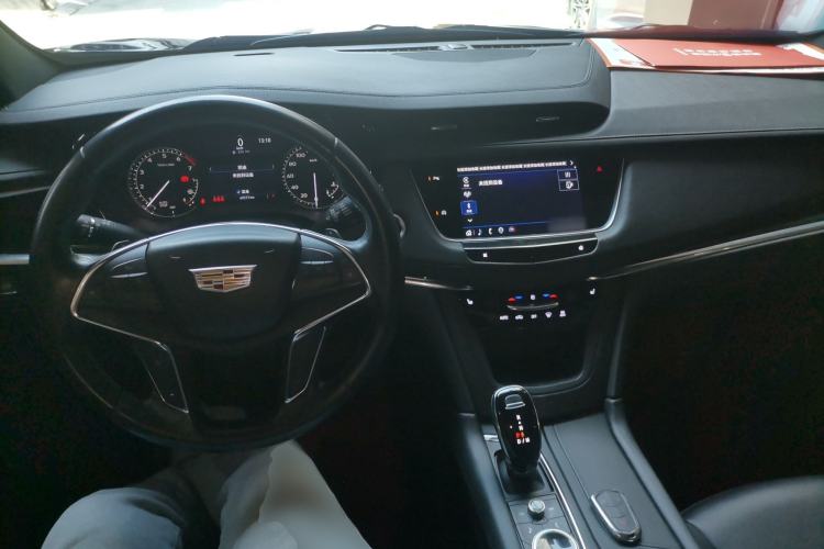 Used Cadillac XT5 2022 2.0T Two-Wheel Drive Luxury Version Center Console