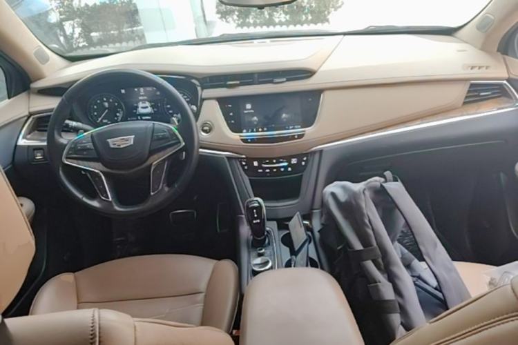 Used Cadillac XT5 2022 2.0T Four-Wheel Drive Platinum Edition Center Console