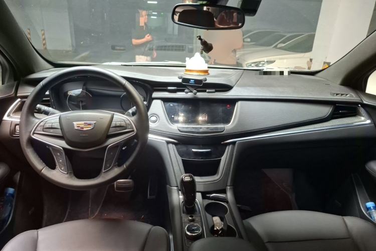 Used Cadillac XT5 2022 2.0T Four-Wheel Drive Luxury Version (Hummingbird Edition) Center Console