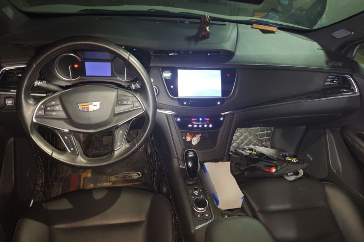 Used Cadillac XT5 2022 2.0T Two-Wheel Drive Luxury Version Center Console