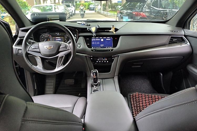 Used Cadillac XT5 2022 2.0T Two-Wheel Drive Luxury Version Center Console