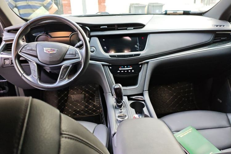 Used Cadillac XT5 2022 2.0T Two-Wheel Drive Luxury Version Center Console