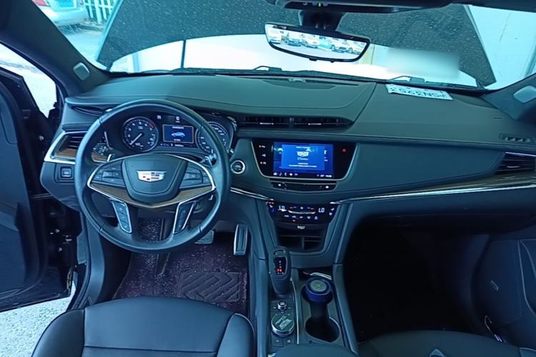 Used Cadillac XT5 2022 2.0T Four-Wheel Drive Platinum Edition Center Console