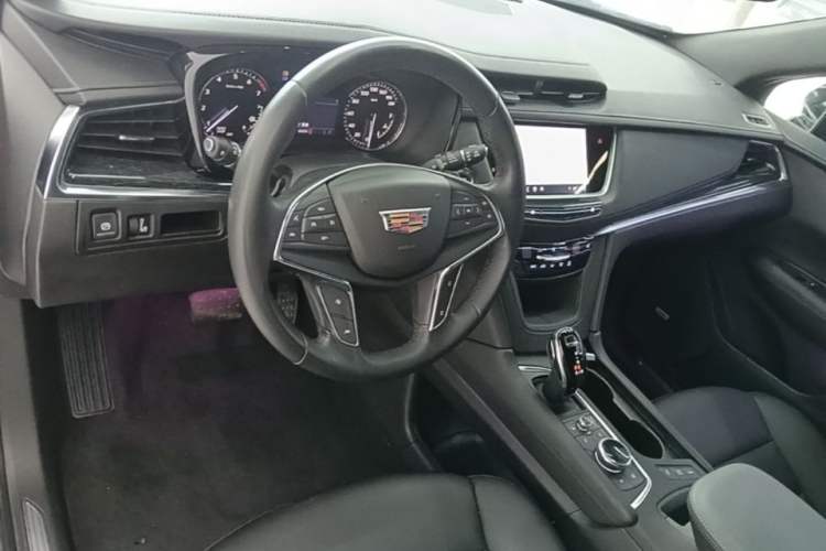 Used Cadillac XT5 2022 2.0T Two-Wheel Drive Luxury Version Center Console