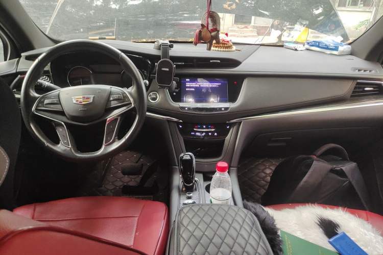 Used Cadillac XT5 2022 2.0T Two-Wheel Drive Luxury Version Center Console