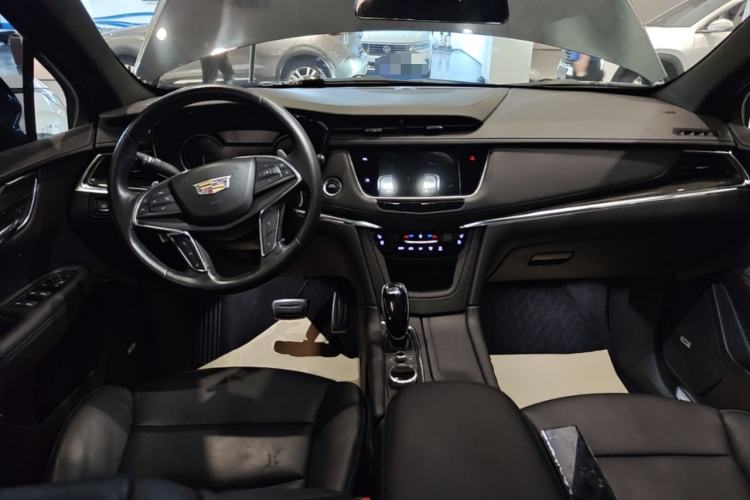 Used Cadillac XT5 2022 2.0T Four-Wheel Drive Premium Edition Center Console