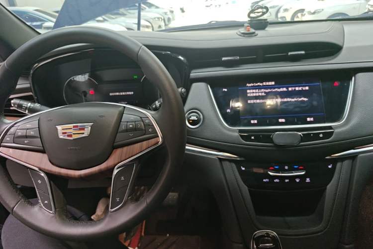 Used Cadillac XT5 2022 2.0T Two-Wheel Drive Luxury Version Center Console