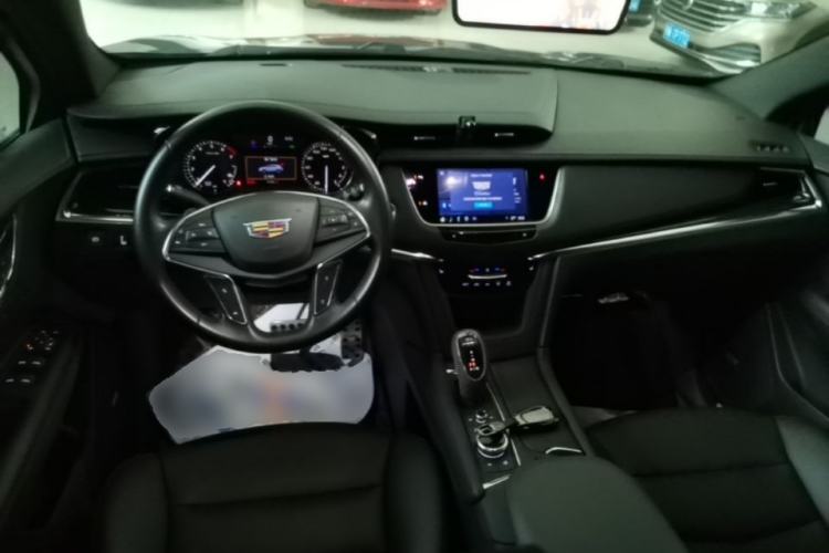Used Cadillac XT5 2022 2.0T Two-Wheel Drive Luxury Version Center Console