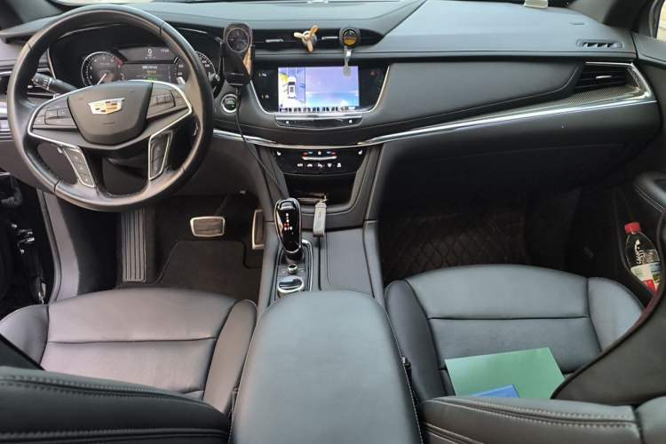 Used Cadillac XT5 2022 2.0T Four-Wheel Drive Luxury Version (Hummingbird Edition) Center Console