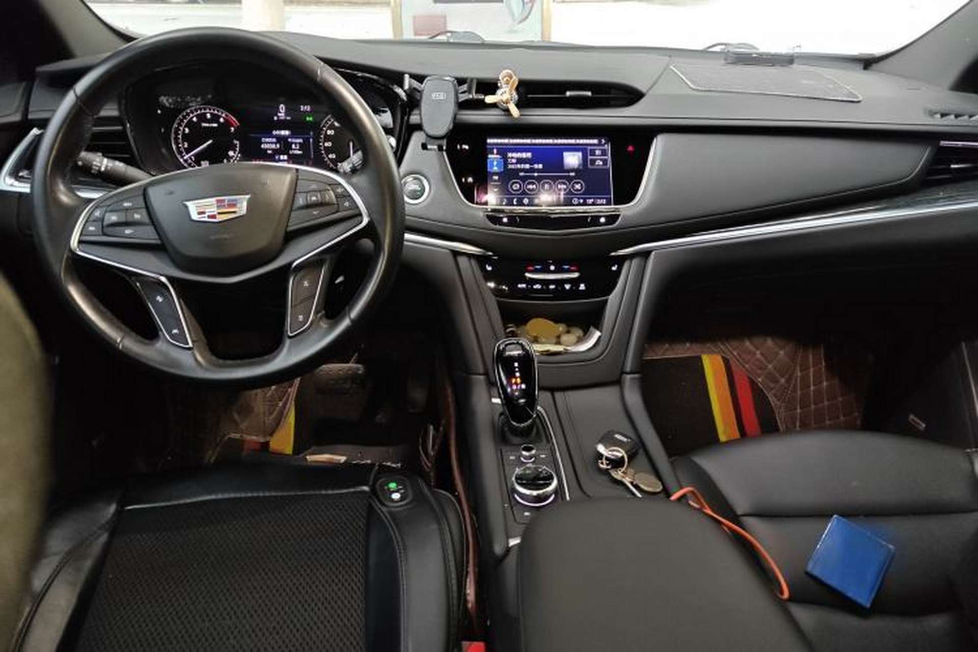 Used Cadillac XT5 2022 2.0T Two-Wheel Drive Luxury Version Center Console