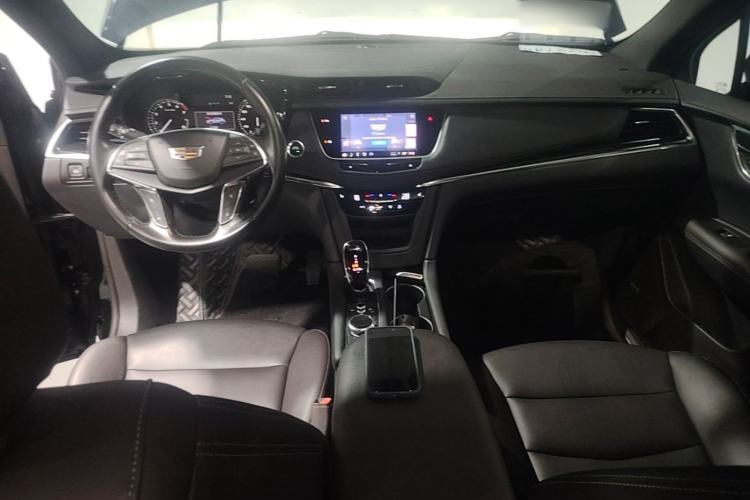 Used Cadillac XT5 2022 2.0T Two-Wheel Drive Luxury Version Center Console