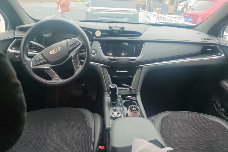 Used Cadillac XT5 2022 2.0T Two-Wheel Drive Luxury Version Center Console