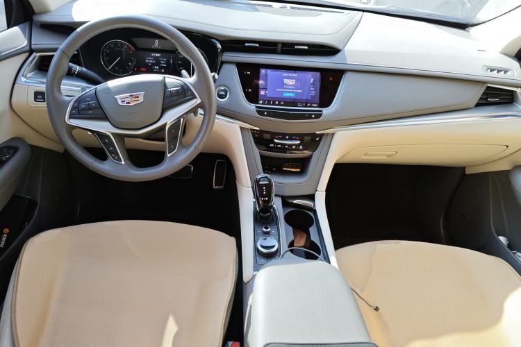 Used Cadillac XT5 2022 2.0T Four-Wheel Drive Luxury Version (Hummingbird Edition) Center Console
