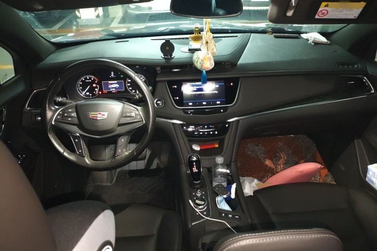 Used Cadillac XT5 2022 2.0T Two-Wheel Drive Luxury Version Center Console