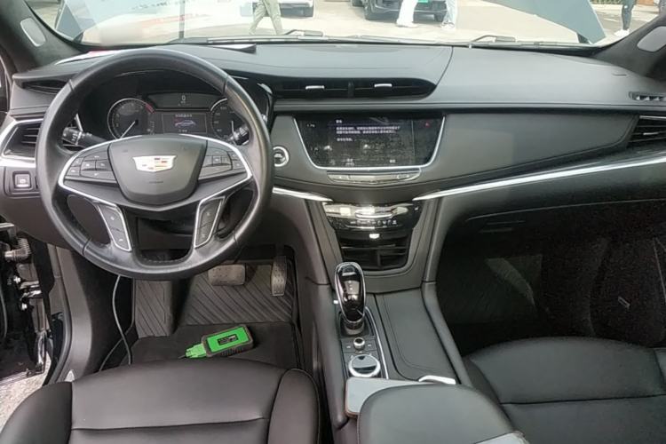 Used Cadillac XT5 2022 2.0T Two-Wheel Drive Luxury Version Center Console