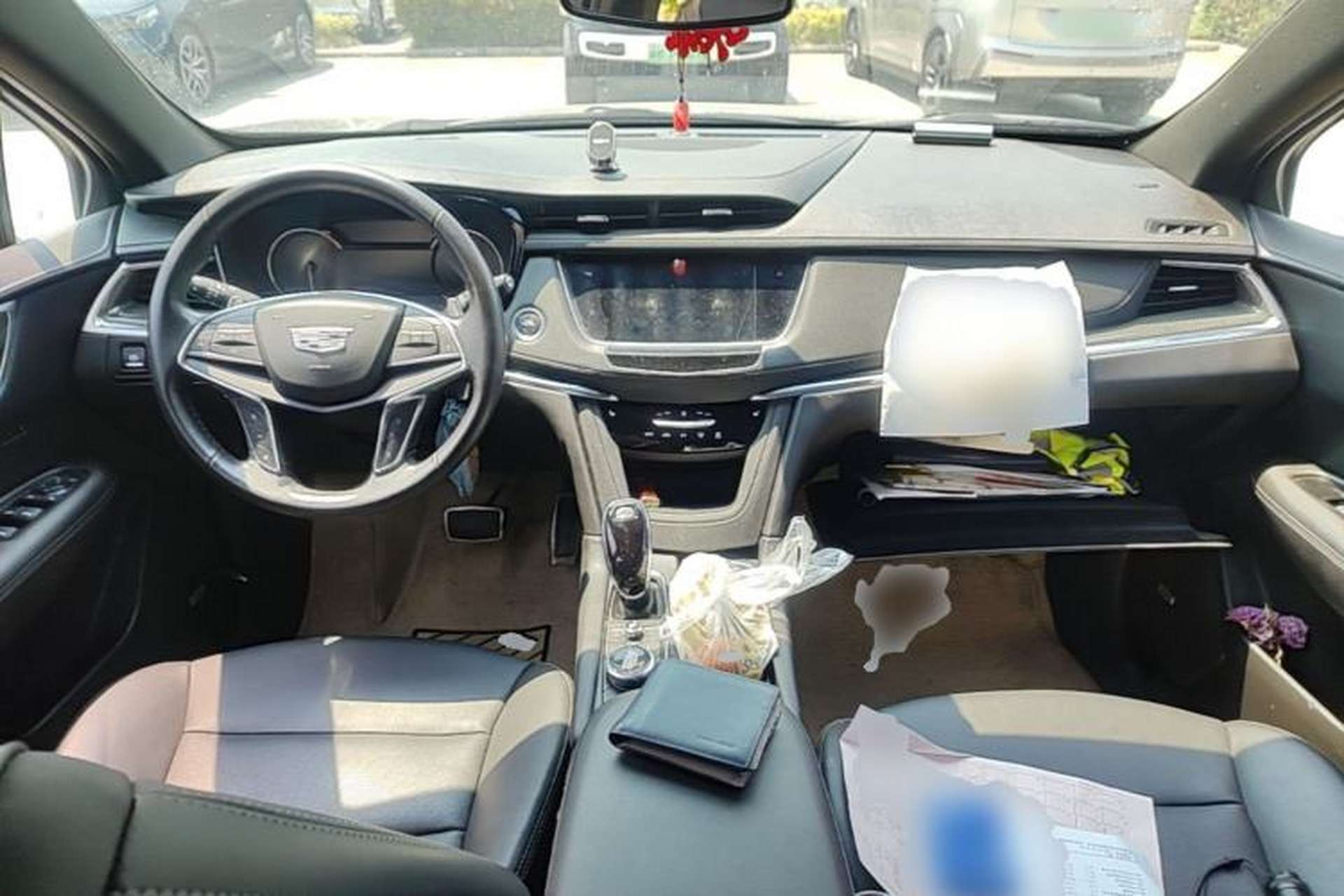 Used Cadillac XT5 2022 2.0T Four-Wheel Drive Luxury Version (Hummingbird Edition) Center Console