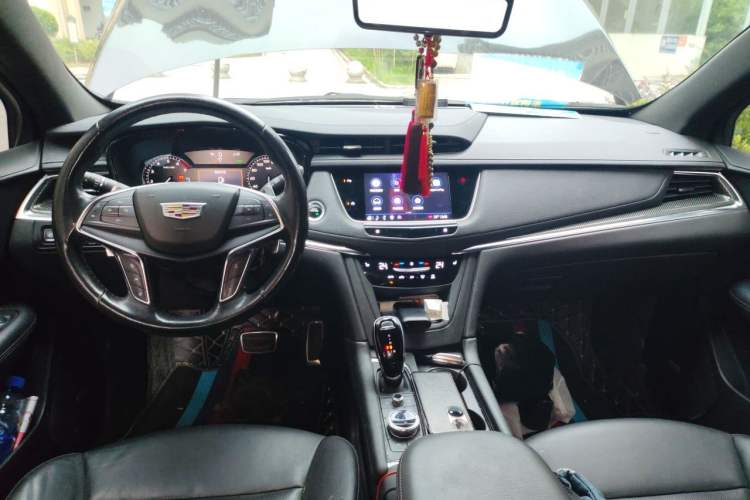 Used Cadillac XT5 2022 2.0T Four-Wheel Drive Luxury Version (Hummingbird Edition) Center Console
