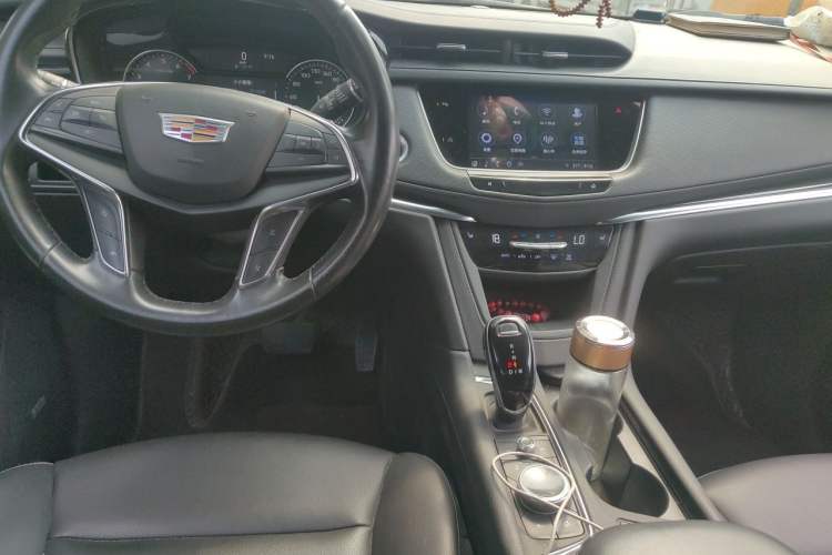 Used Cadillac XT5 2022 2.0T Two-Wheel Drive Luxury Version Center Console