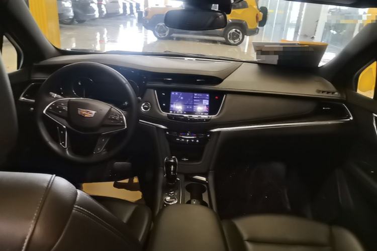 Used Cadillac XT5 2022 2.0T Two-Wheel Drive Luxury Version Center Console