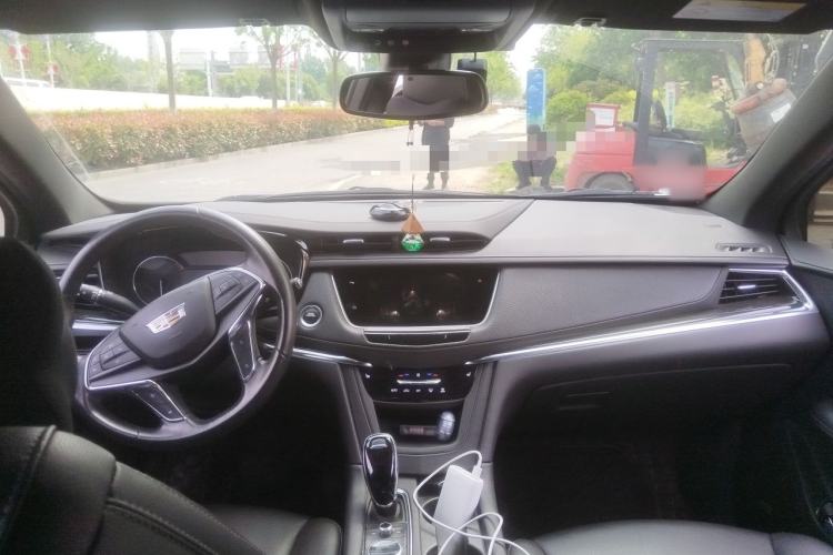 Used Cadillac XT5 2022 2.0T Two-Wheel Drive Luxury Version Center Console
