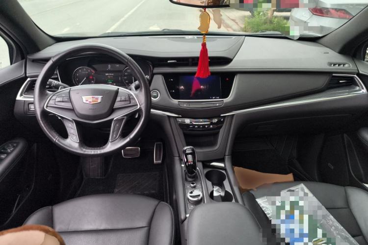 Used Cadillac XT5 2022 2.0T Four-Wheel Drive Luxury Version (Hummingbird Edition) Center Console