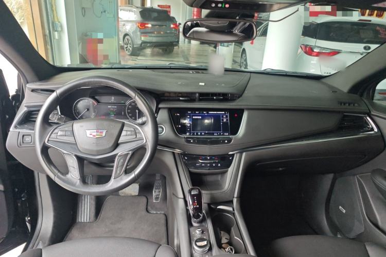 Used Cadillac XT5 2022 2.0T Two-Wheel Drive Luxury Version Center Console