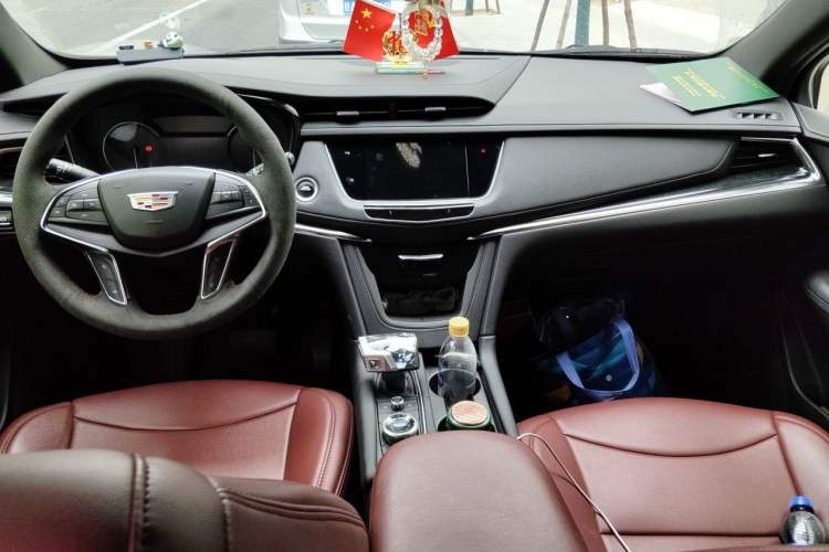 Used Cadillac XT5 2022 2.0T Two-Wheel Drive Luxury Version Center Console