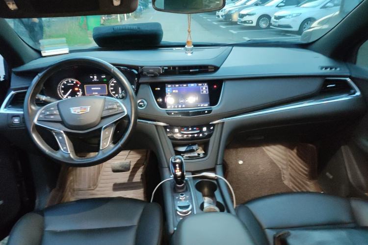 Used Cadillac XT5 2022 2.0T Two-Wheel Drive Luxury Version Center Console