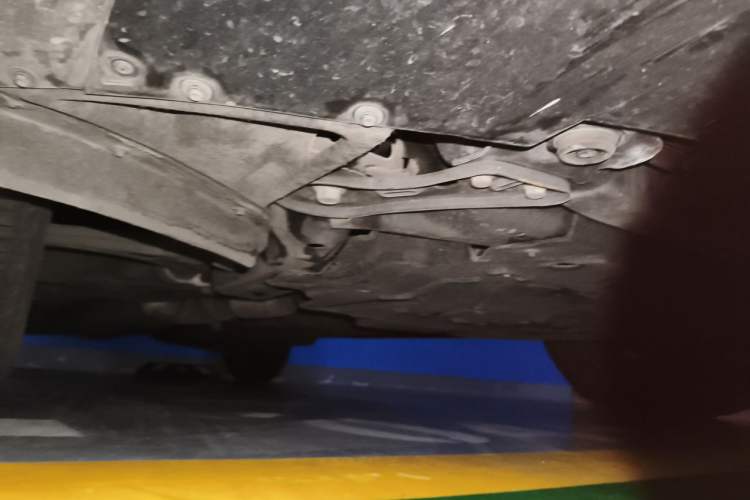 Used Cadillac XT5 2022 2.0T Four-Wheel Drive Luxury Version (Hummingbird Edition) Chassis Front Right
