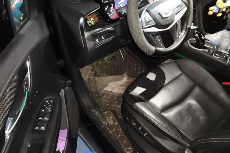 Used Cadillac XT5 2022 2.0T Four-Wheel Drive Luxury Version (Hummingbird Edition) Driver Seat
