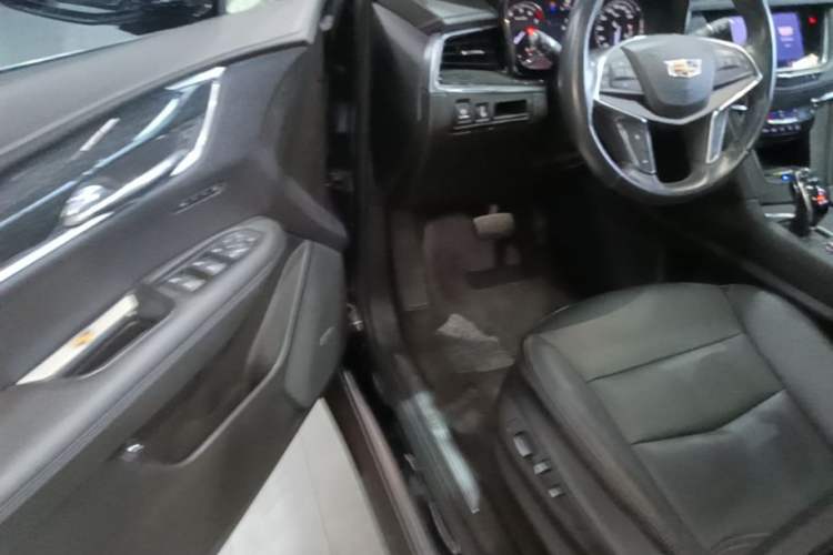Used Cadillac XT5 2022 2.0T Two-Wheel Drive Luxury Version Driver Seat