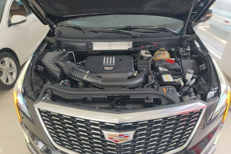 Used Cadillac XT5 2022 2.0T Two-Wheel Drive Luxury Version Engine Bay