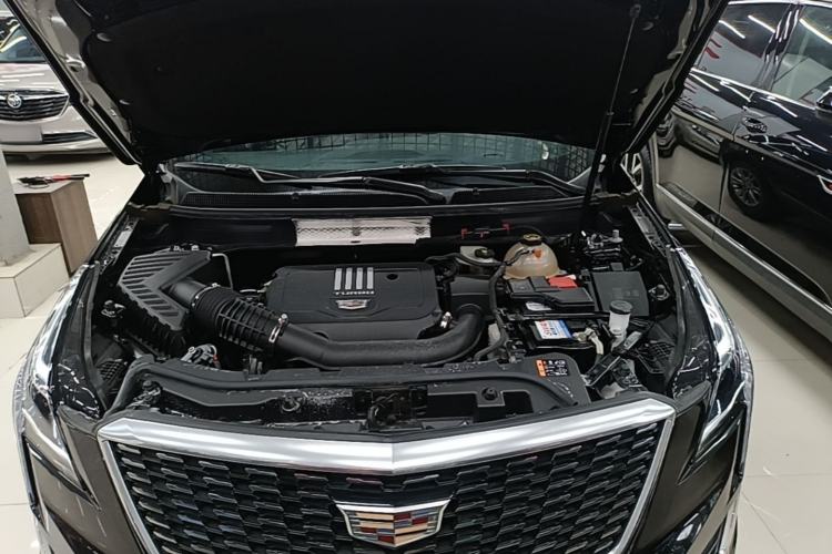 Used Cadillac XT5 2022 2.0T Two-Wheel Drive Luxury Version Engine Bay