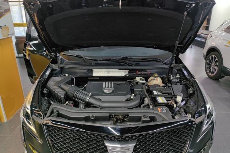 Used Cadillac XT5 2022 2.0T Two-Wheel Drive Luxury Version Engine Bay