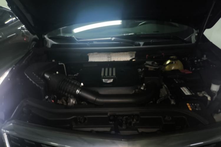 Used Cadillac XT5 2022 2.0T Two-Wheel Drive Luxury Version Engine Bay