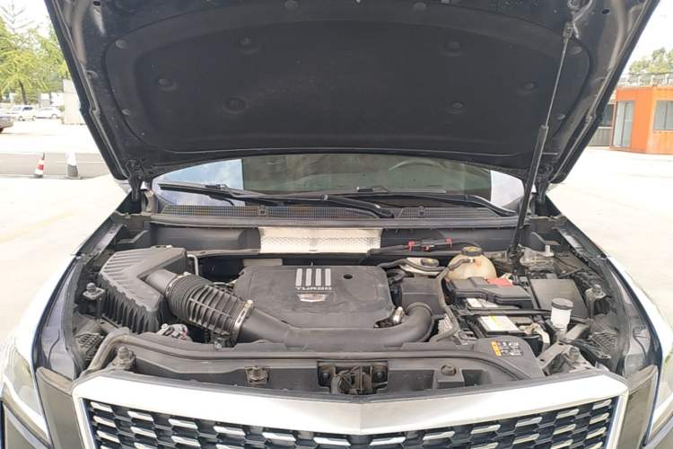 Used Cadillac XT5 2022 2.0T Two-Wheel Drive Luxury Version Engine Bay