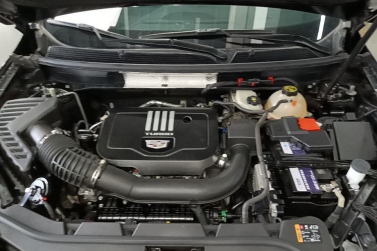 Used Cadillac XT5 2022 2.0T Two-Wheel Drive Luxury Version Engine Bay