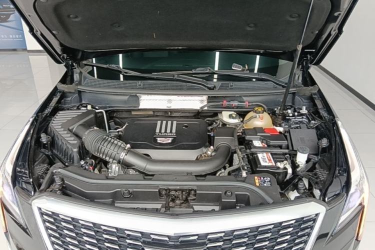 Used Cadillac XT5 2022 2.0T Two-Wheel Drive Luxury Version Engine Bay