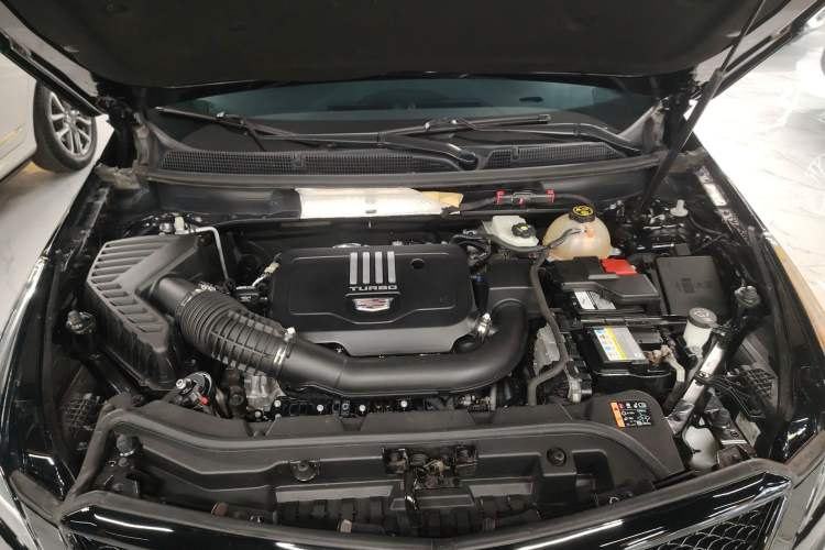 Used Cadillac XT5 2022 2.0T Two-Wheel Drive Luxury Version Engine Bay