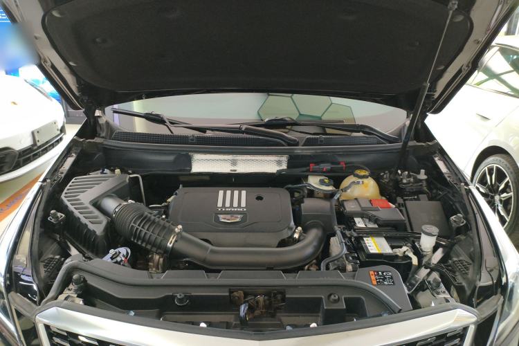 Used Cadillac XT5 2022 2.0T Two-Wheel Drive Luxury Version Engine Bay