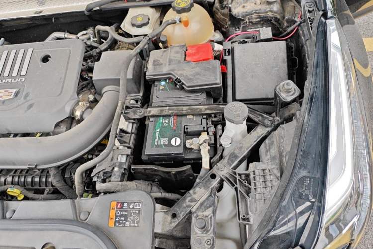 Used Cadillac XT5 2022 2.0T Four-Wheel Drive Luxury Version (Hummingbird Edition) Engine Bay Left