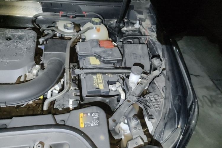 Used Cadillac XT5 2022 2.0T Four-Wheel Drive Luxury Version (Hummingbird Edition) Engine Bay Left