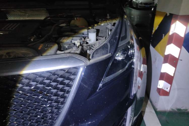 Used Cadillac XT5 2022 2.0T Four-Wheel Drive Luxury Version (Hummingbird Edition) Engine Bay Left