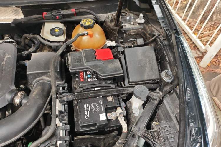 Used Cadillac XT5 2022 2.0T Two-Wheel Drive Luxury Version Engine Bay Left