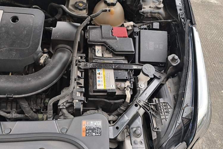 Used Cadillac XT5 2022 2.0T Two-Wheel Drive Luxury Version Engine Bay Left