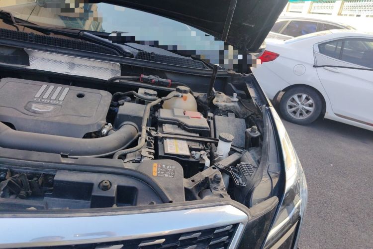 Used Cadillac XT5 2022 2.0T Two-Wheel Drive Luxury Version Engine Bay Left