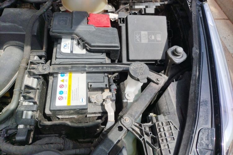 Used Cadillac XT5 2022 2.0T Two-Wheel Drive Luxury Version Engine Bay Left