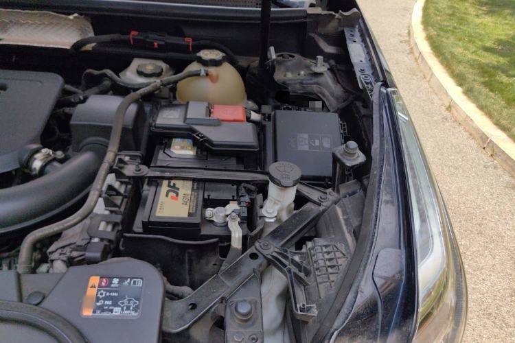 Used Cadillac XT5 2022 2.0T Two-Wheel Drive Luxury Version Engine Bay Left