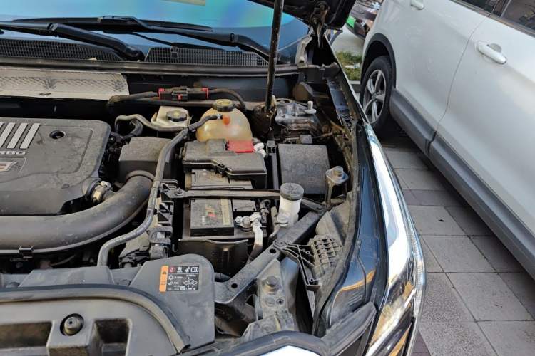 Used Cadillac XT5 2022 2.0T Two-Wheel Drive Luxury Version Engine Bay Left