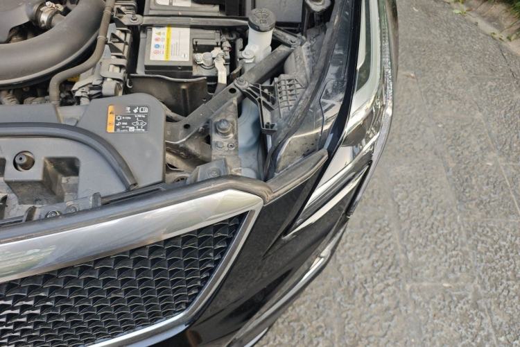 Used Cadillac XT5 2022 2.0T Four-Wheel Drive Luxury Version (Hummingbird Edition) Engine Bay Left